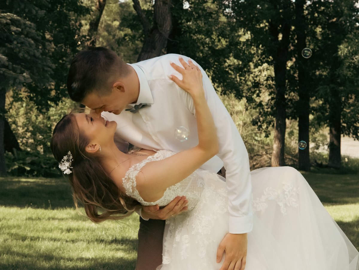 Wedding photography Winnipeg: The Gates on Roblin